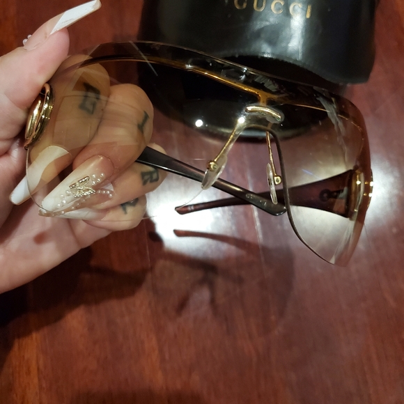 Gucci shade glasses - Picture 3 of 5